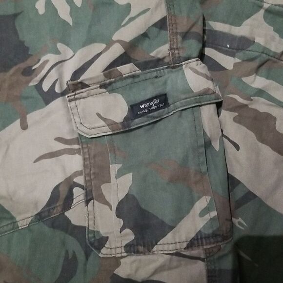 Men's Wrangler Flex Cargo Pants Relaxed Fit w/ Tech Pocket 40 waist/32 Length - Picture 5 of 5